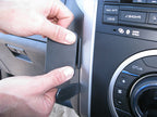 Brodit ProClip 654799 voor Holden Colorado 2013-2016 en Isuzu D-Max 2012-2020 - detail van dashboardmontage
