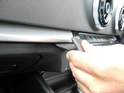 Brodit ProClip 654805 voor Audi S3 2013-2020 en Audi A3 2013-2020 - montagepositie op dashboard