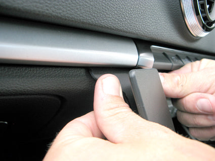 Brodit ProClip 654805 voor Audi S3 2013-2020 en Audi A3 2013-2020 - ProClip geplaatst in het voertuig