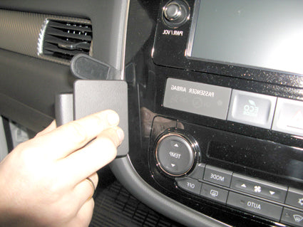 Brodit ProClip 654817 voor Mitsubishi Outlander 2013-2021 - montagepositie op dashboard