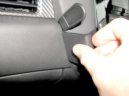 Brodit ProClip 654817 voor Mitsubishi Outlander 2013-2021 - detail van dashboardmontage