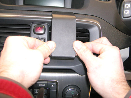 Brodit ProClip 654861 voor Volvo V40 2013-2020 - ProClip geplaatst in het voertuig