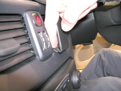 Brodit ProClip 654861 voor Volvo V40 2013-2020 - detail van dashboardmontage
