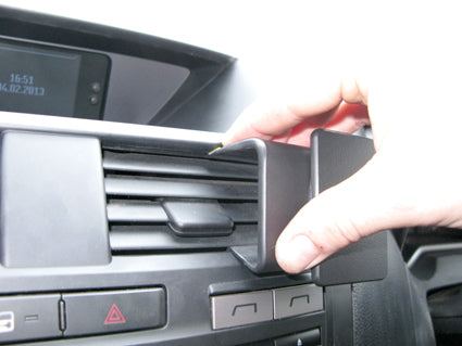 Brodit ProClip 654863 voor Mazda BT 50 2013-2015 - detail van dashboardmontage