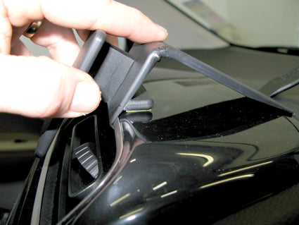 Brodit ProClip 654871 voor Mitsubishi Mirage 2013-2024 - detail van dashboardmontage