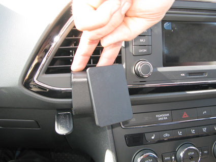 Brodit ProClip 654890 voor Seat Leon 2013-2020 - detail van dashboardmontage