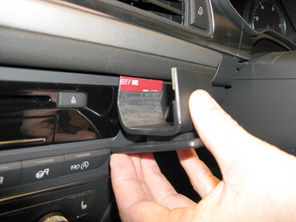 Brodit ProClip 654892 voor Audi S6 2011-2018 en Audi A6 2011-2018 - montagepositie op dashboard