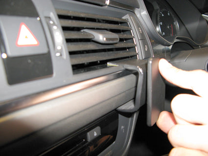 Brodit ProClip 654892 voor Audi S6 2011-2018 en Audi A6 2011-2018 - detail van dashboardmontage