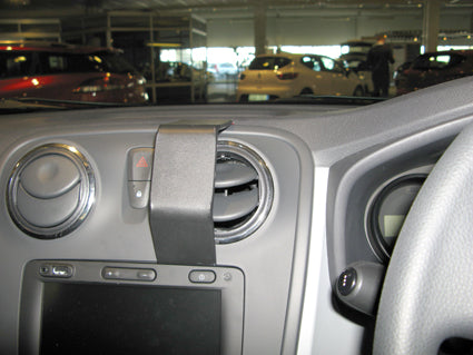 Brodit ProClip 654897 voor Dacia Sandero 2013-2021 en Dacia Logan 2013-2021 - installatiepositie