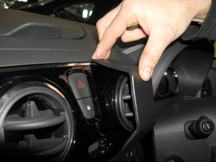 Brodit ProClip 654899 voor Dacia Lodgy 2013-2014 - detail van dashboardmontage