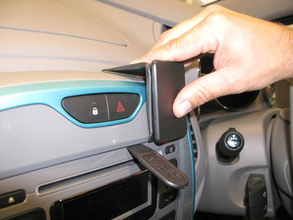 Brodit ProClip 654941 voor Renault Captur 2014-2017 - detail van dashboardmontage
