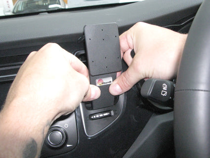 Brodit ProClip 654948 voor Kia Carens IV 2014-2020 - detail van dashboardmontage