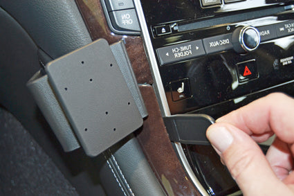 Brodit ProClip 654964 voor Infiniti Q50 2014-2024 - ProClip geplaatst in het voertuig