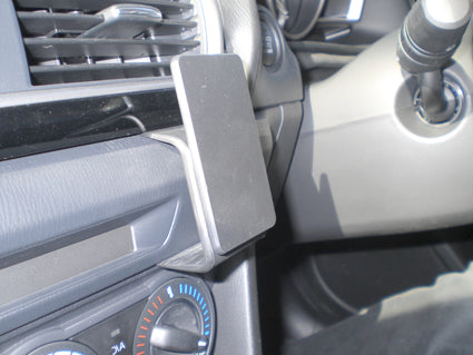 Brodit ProClip 654966 voor Mazda 3 2014-2018 - detail van dashboardmontage
