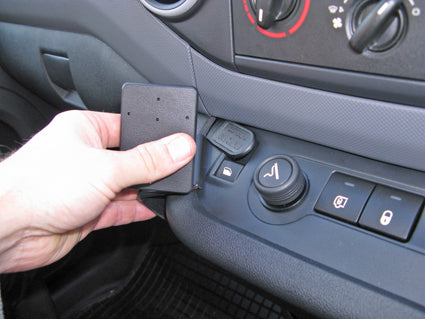 Brodit ProClip 654973 voor Citroen Berlingo Transport 2008-2018, Citroen Berlingo Family 2008-2018 en Peugeot Partner 2008-2018 - ProClip geplaatst in het voertuig