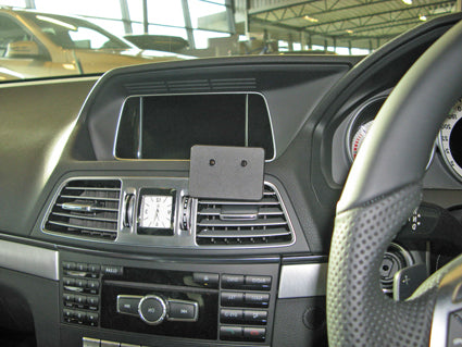 Brodit ProClip 654974 voor Mercedes Benz E-Class, Coupé 2014-2017 en Mercedes Benz E-Class, Convertible 2014-2017 - installatiepositie