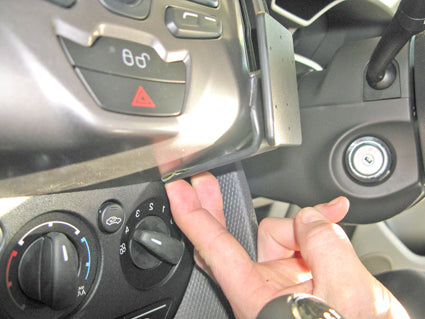 Brodit ProClip 654989 voor Ford Transit Connect 2014-2018 en Ford Tourneo Connect 2014-2018 - detail van dashboardmontage