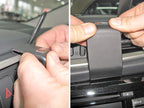 Brodit ProClip 654993 voor Nissan X-Trail 2014-2021 en Nissan Qashqai 2014-2021 - detail van dashboardmontage