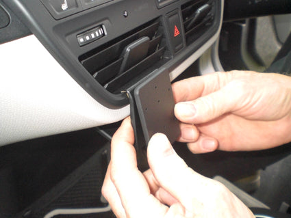 Brodit ProClip 655007 voor BMW i3 2014-2022 - detail van dashboardmontage