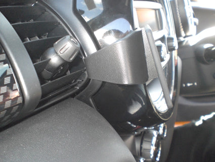 Brodit ProClip 655010 voor Mini One 2016-2018 en Mini Cooper 2014-2021 - detail van dashboardmontage