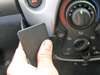 Brodit ProClip 655035 voor Citroen C1 2014-2021, Peugeot 108 2014-2021 en Toyota AYGO 2014-2021 - montagepositie op dashboard