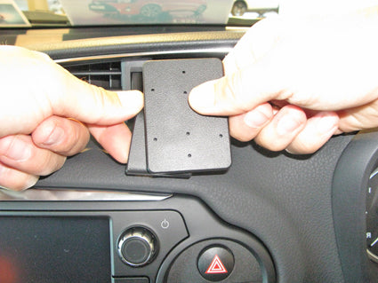 Brodit ProClip 655040 voor Toyota Yaris 2015-2020 - detail van dashboardmontage