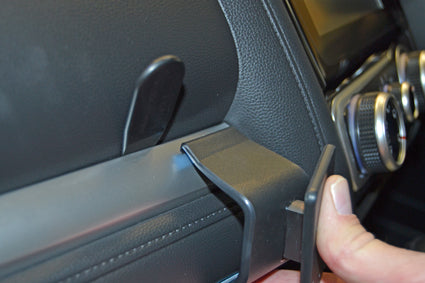 Brodit ProClip 655056 voor Honda Jazz 2015-2020 - detail van dashboardmontage