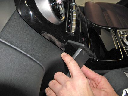 Brodit ProClip 655058 voor Mercedes Benz C-Class (180-320) 2015-2021 - ProClip geplaatst in het voertuig