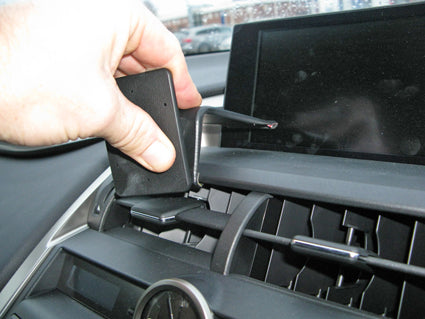 Brodit ProClip 655067 voor Lexus NX Series 2015-2017 - montagepositie op dashboard