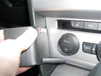 Brodit ProClip 655069 voor Volkswagen Passat 2015-2023 en Volkswagen Arteon 2017-2026 - montagepositie op dashboard
