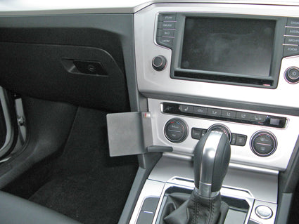 Brodit ProClip 655069 voor Volkswagen Passat 2015-2023 en Volkswagen Arteon 2017-2026 - detail van dashboardmontage