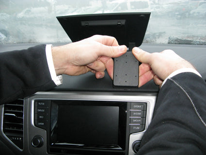 Brodit ProClip 655074 voor Volkswagen Golf SV 2015-2021 - detail van dashboardmontage