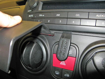 Brodit ProClip 655075 voor Citroen Nemo 2008-2021, Fiat Fiorino 2008-2021 en Peugeot Bipper 2008-2021 - montagepositie op dashboard
