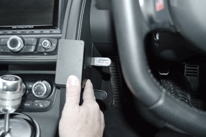 Brodit ProClip 655165 voor Audi R8 2010-2016 - detail van dashboardmontage