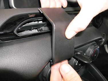 Brodit ProClip 655172 voor Mazda MX-5 2016-2024 en Mazda Miata 2016-2024 - ProClip geplaatst in het voertuig