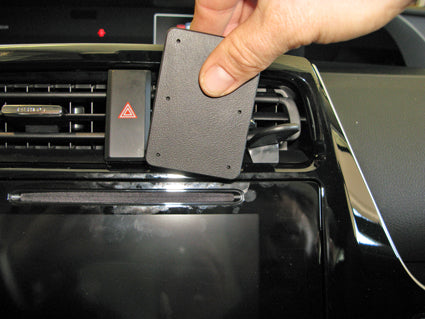 Brodit ProClip 655200 voor Toyota Prius 2016-2023 en Toyota Prius 2016-2022 - montagepositie op dashboard