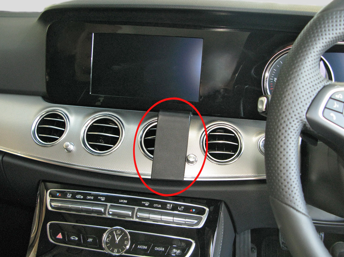 Brodit ProClip 655207 voor Mercedes Benz E-Class, Stationwagon 2017 en Mercedes Benz E-Class, Sedan 2017 - montagefoto 6