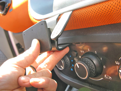 Brodit ProClip 655217 voor Smart ForTwo 2015-2024 en Smart ForFour 2015-2022 - detail van dashboardmontage