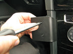 Brodit ProClip 655238 voor Volkswagen Golf VII Wagon 2013-2020, Volkswagen Golf VII Variant 2013-2020 e.a. - detail van dashboardmontage