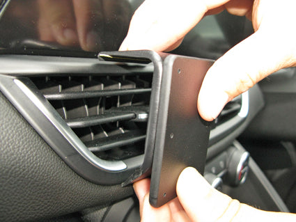 Brodit ProClip 655253 voor Alfa Romeo Giulia 2017-2025 - ProClip geplaatst in het voertuig