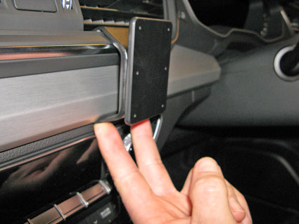 Brodit ProClip 655286 voor Audi Q5 2017-2025 - detail van dashboardmontage