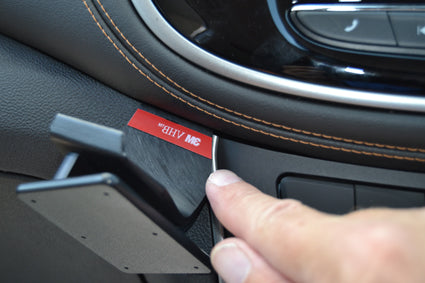 Brodit ProClip 655320 voor Chevrolet Trax 2017-2023 - montagepositie op dashboard
