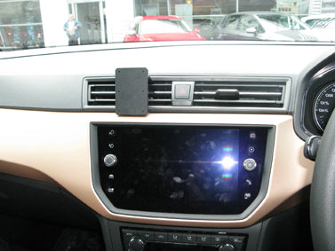 Brodit ProClip 655341 voor Seat Ibiza 2018-2021 en Seat Arona 2018-2021 - detail van dashboardmontage