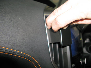 Brodit ProClip 655383 voor Subaru XV 2018-2023, Subaru XV 2017-2023 en Subaru Impreza 2017-2023 - ProClip geplaatst in het voertuig