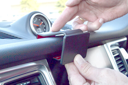 Brodit ProClip 655387 voor Porsche Macan 2015-2019 - montagepositie op dashboard