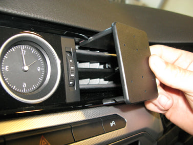Brodit ProClip 655413 voor Volkswagen Passat Alltrack 2016-2023, Volkswagen Passat 2015-2023 en Volkswagen Arteon 2017-2020 - montagepositie op dashboard