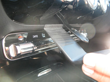 Brodit ProClip 655423 voor Mercedes Benz CLA-Class 2019-2025 en Mercedes Benz A-Class 2018-2025 - montagepositie op dashboard