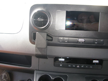 Brodit ProClip 655442 voor Mercedes Benz Sprinter 2019-2026 - detail van dashboardmontage