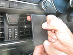 Brodit ProClip 655449 voor Ford Kuga 2020-2026 en Ford Focus 2019-2025 - montagepositie op dashboard