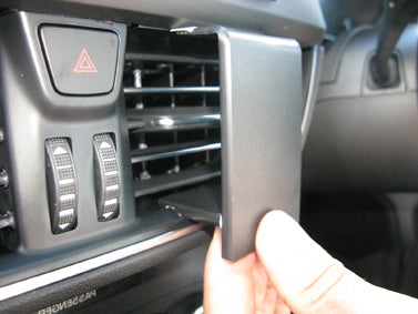 Brodit ProClip 655449 voor Ford Kuga 2020-2026 en Ford Focus 2019-2025 - ProClip geplaatst in het voertuig
